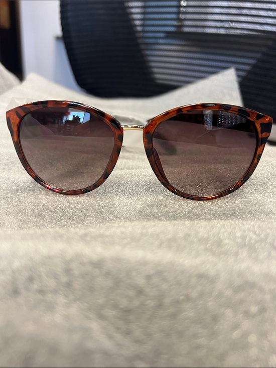 Kenneth Cole Reaction Accessories - Kenneth Cole KC1304 Tortoiseshell Cat-Eye Women's Sunglasses - Brown Lenses